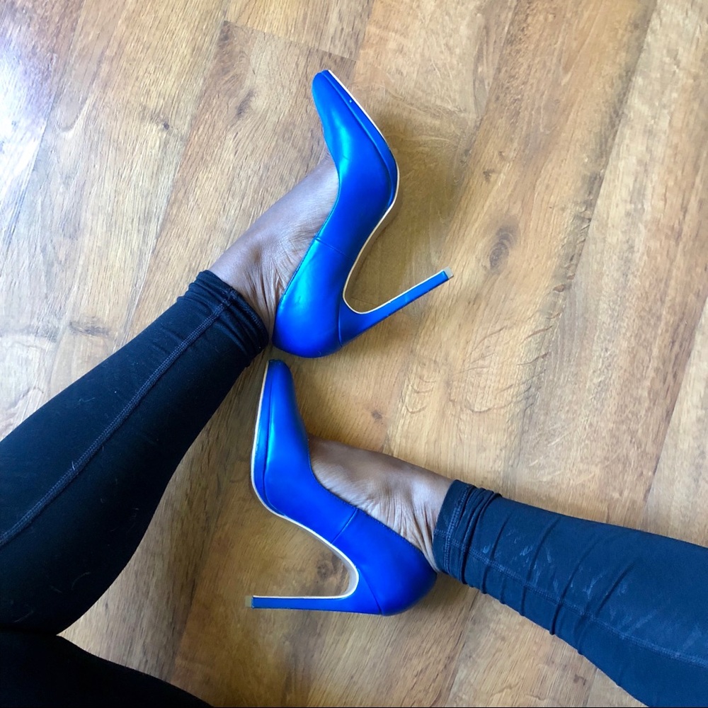 Electric blue Truffle pumps